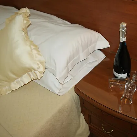 Elio Hotel